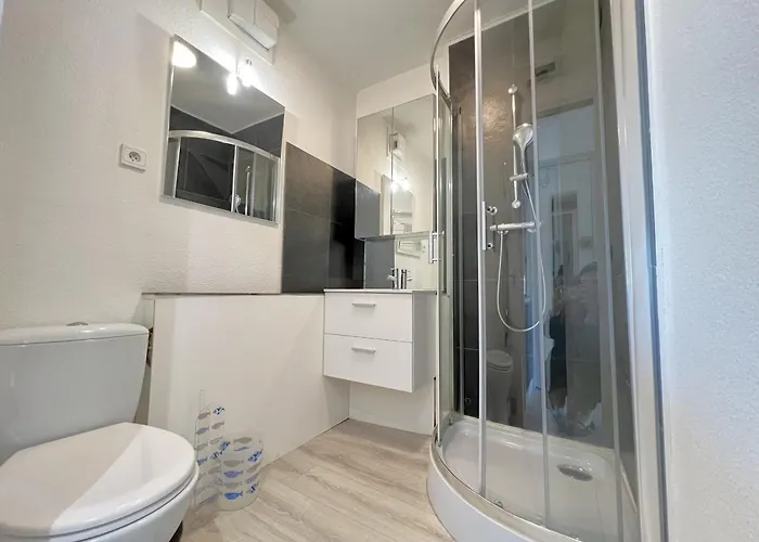 En Bord De Avec Accès Direct à La Et Parking Sécurisé - Fr-1-474-288