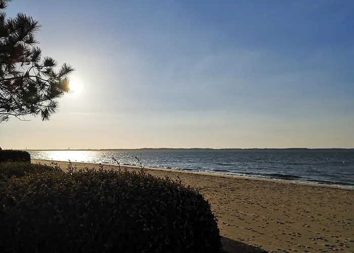 Appartement En Bord De Avec Accès Direct à La Et Parking Sécurisé - Fr-1-474-288 *